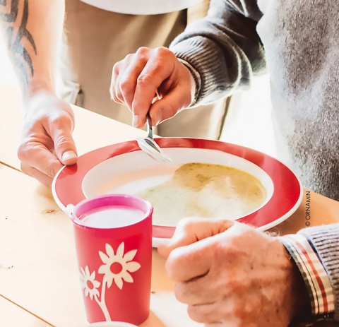 Talerz astystujący z ukośnym dnem Ø20 cm (grafitowy antracyt)